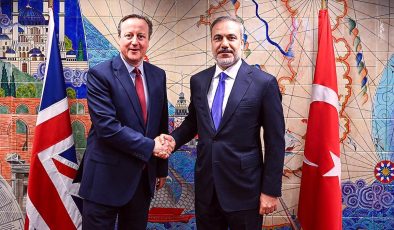 Dışişleri Bakanı Fidan, Brüksel’de İngiliz mevkidaşı Cameron’la görüştü