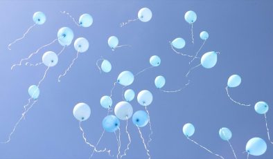 Dünya Otizm Farkındalık Günü’nde gökyüzüne yüzlerce mavi balon bırakıldı
