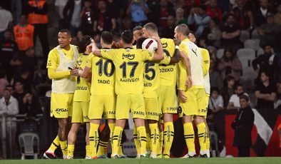 Fenerbahçe, VavaCars Fatih Karagümrük’ü deplasmanda 2-1 mağlup etti