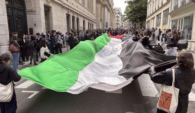 Fransa’nın Sorbonne Üniversitesinde Filistin’e destek gösterisi