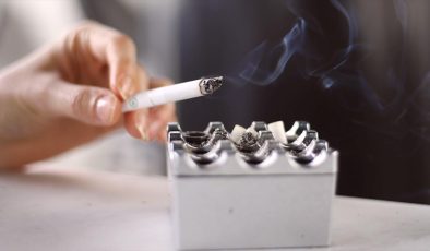 İngiltere’de 2009 sonrası doğanların ömür boyu sigara alamamasını öngören yasa Avam Kamarasında onaylandı