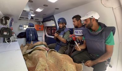 İsrail’in Gazze’ye düzenlediği saldırıda TRT Arapça ekibinin de aralarında olduğu bir grup gazeteci yaralandı