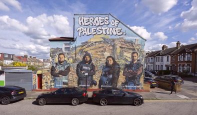 Londra sokaklarındaki “Filistin Kahramanları” portreleri Gazze bilincini artırıyor