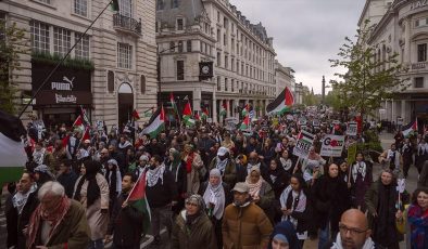 Londra’da Gazze için 12’nci kez ulusal yürüyüş düzenlendi