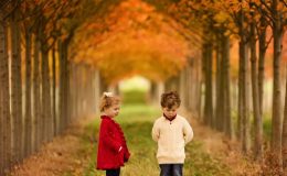 Mevsim Geçişlerinin Otizmli Çocuklar Üzerindeki Etkileri: Ailelere ve Terapistlere Rehber