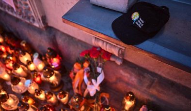 Polonya’nın Przemysl kenti İsrail’in saldırısında ölen yardım gönüllüsüne ağlıyor
