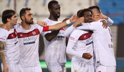 Sivasspor’un deplasmandaki galibiyet hasreti sona erdi