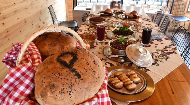 Düzce’de millet bahçesindeki restoranı işleten kadınlar yöresel lezzetler sunuyor