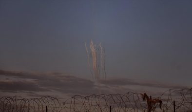 İsrail, Gazze’nin güneyinden 14 roket atıldığını, 1’inin Beerşeba’ya isabet ettiğini açıkladı