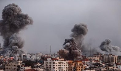 İsrail ordusu Gazze’de yerinden edilmiş Filistinlilerin sığındığı okulu bombaladı