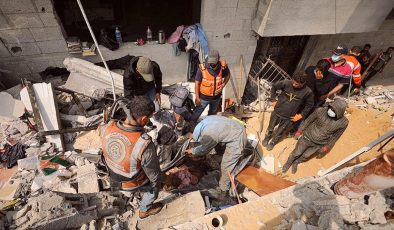 İsrail ordusunun 6 gündür karadan saldırdığı Cibaliya’da 93 Filistinlinin cenazesine ulaşıldı
