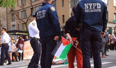 New York’taki Met Gala etkinliği yakınlarında Filistin’de destek gösterisi düzenleyenlere gözaltı