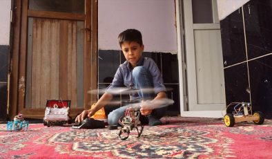 Robotik araç maketleri tasarlayan Hakkarili Aram, TEKNOFEST’e davet edildi