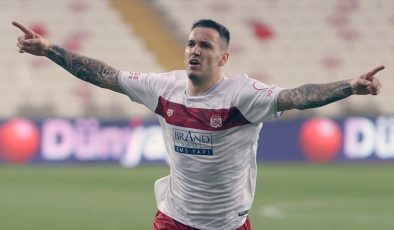 Sivasspor’da golcü futbolcu Rey Manaj’a transfer teklifleri var