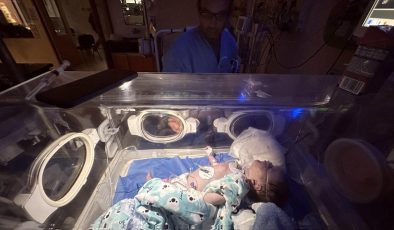 UNICEF, Gazze’deki Aksa Hastanesi’nde 20 yenidoğan bebeğin risk altında olduğunu bildirdi